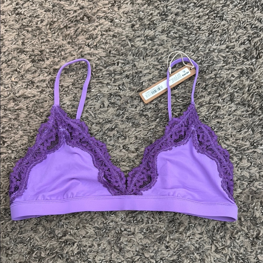 NWT SKIMS Fits Everybody Lace Triangle Lace Bralette Size Medium